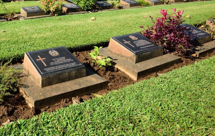 Beveled Head Stone